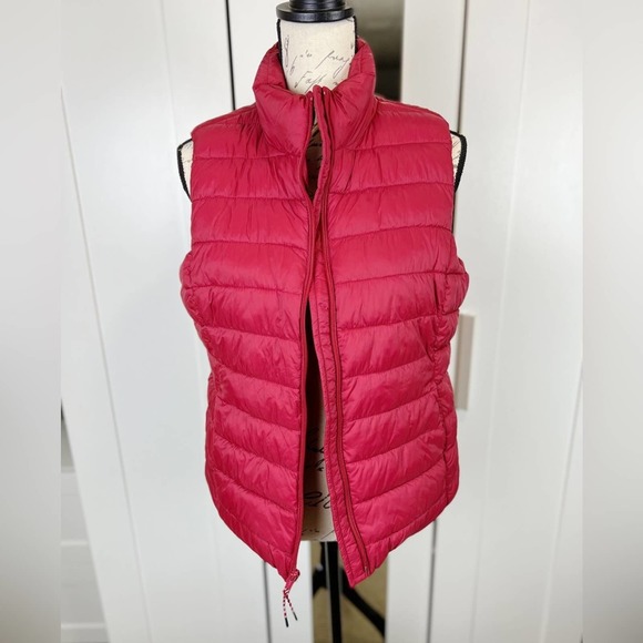 GAP Red Quilted Vest - Picture 3 of 10